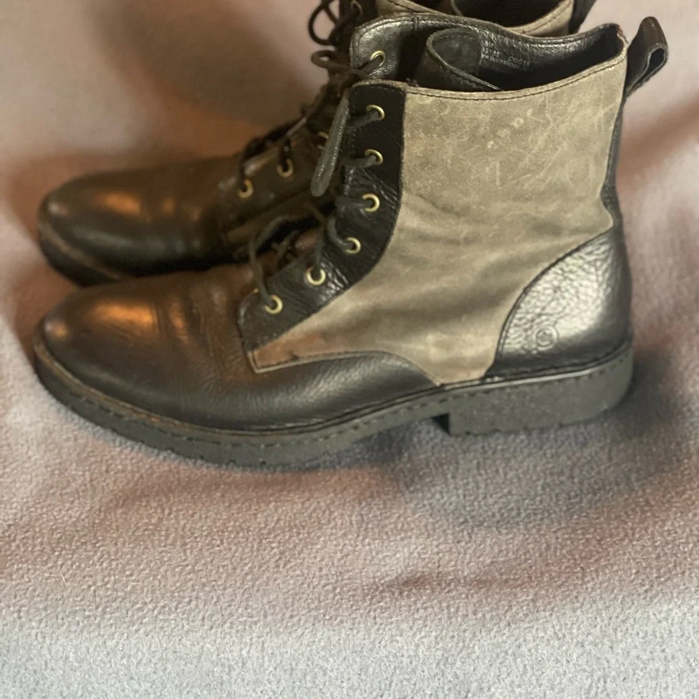 Born boots‎ mens size 9.5 pre-owned condition black/gray